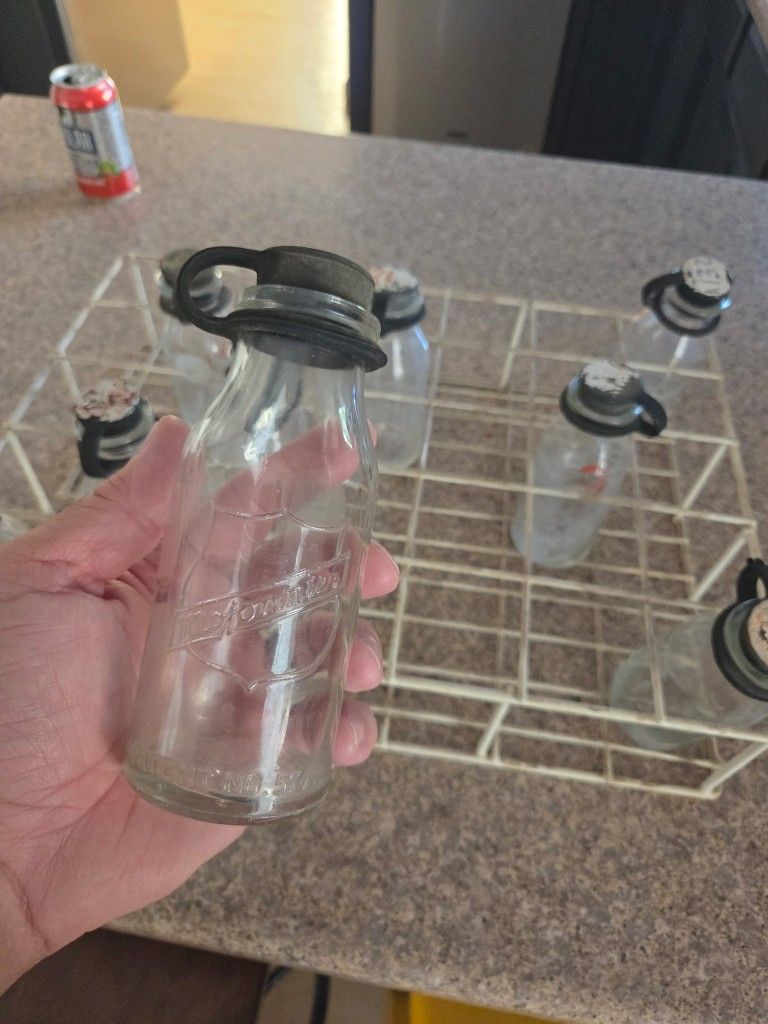 9 Mojonnier Glass Dairy Milk vintage antique 1920s farm house with rack
50$
Pick up Mesa Higley and University