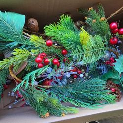 FREE! Box of Xmas Decor