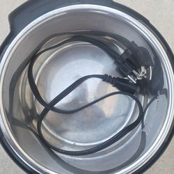 Instapot Very Good Condition.   