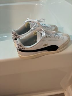 Ladies Puma tennis shoes like new