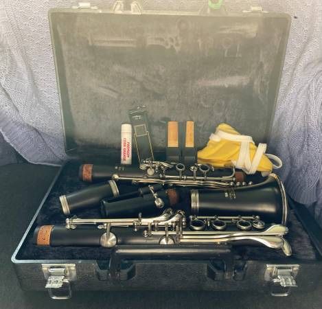 Yamaha Model 34 Clarinet With Stand