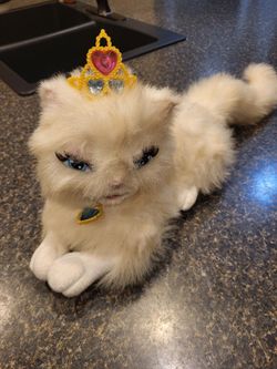 Mattell Barbie white Persian cat Serafina. unknown if works, as is.