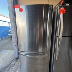 Like new Kenmore Bottom Freezer Refrigerator – Stainless Steel ✅ Ice & Water / Hielo y Agua | 4-Month Warranty / Garantía