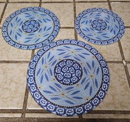 Temptations Round Glass Trivet Set of Three In Old World Blue Mint Condition 