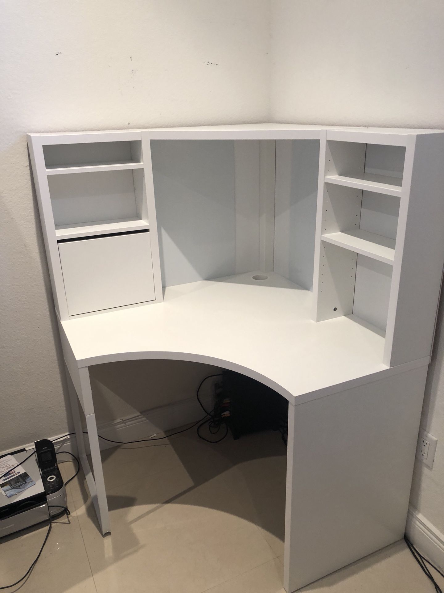 White Corner Desk / Vanity Table (Like New!)
