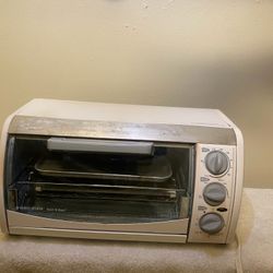 Black+Decker TRO490W Toaster Oven – Clean & Tested – Great for Small Kitchens