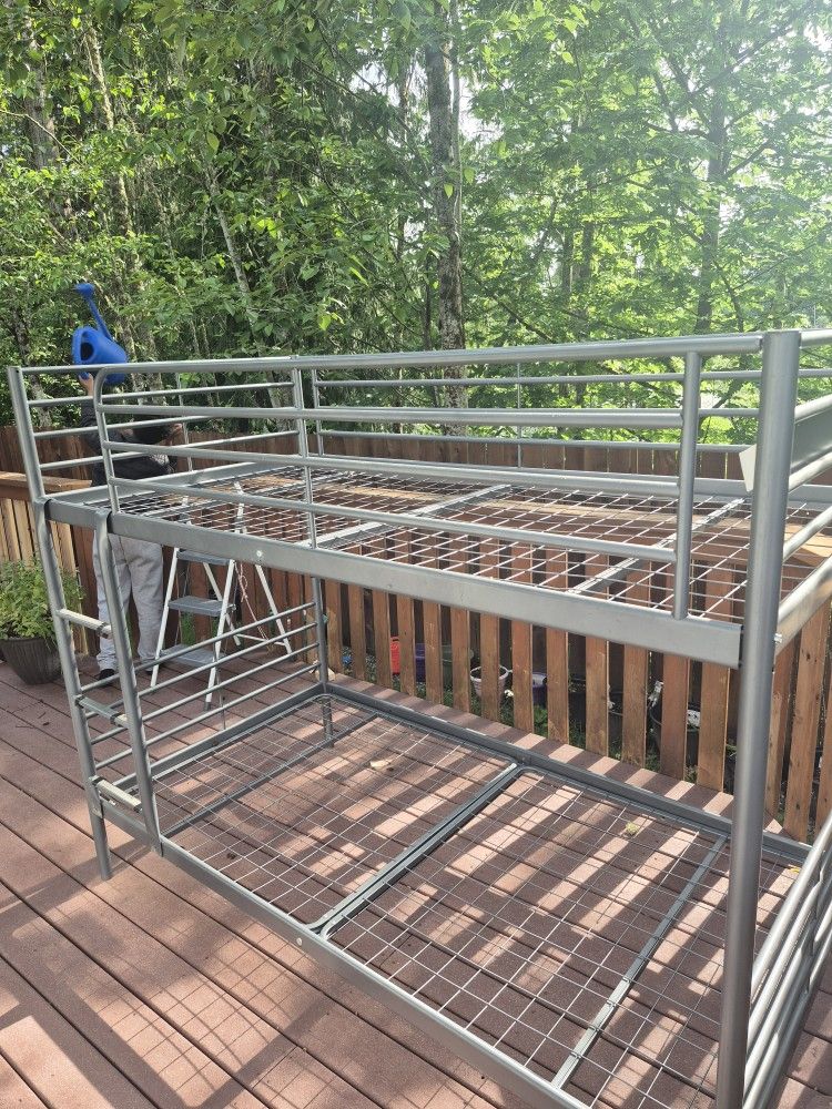 Metal Bunk Bed Twin Over Twin