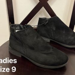 New! Size 9 Ladies Boots (black) 