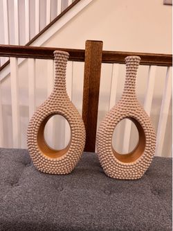 Set of 2 Cream Textured Ceramic Vases