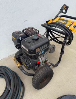 DEWALT 4400 PSI Gas Pressure Washer