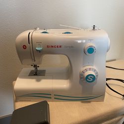 Singer Sewing Machine - Simple