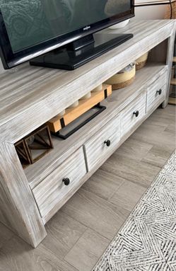 TV Stand 5 ft. has 4 Large Drawers sturdy and gr at condition cash by yarbrough eastside