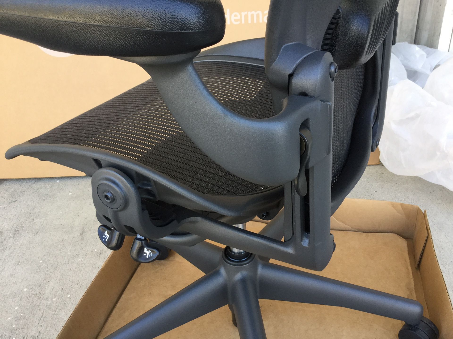 Brand new Herman Miller Aeron chair’s parts,cables meshes knobs lumbar