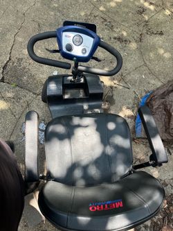 Metro Mobility M1 Lite 4-Wheel Mobility Scooter
