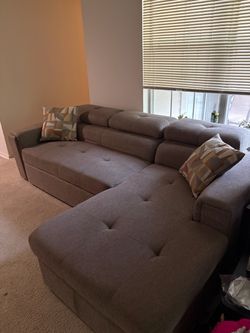 Rooms To Go L-Shaped Sectional Sofa with Chaise, Cup Holders & Wireless Charger