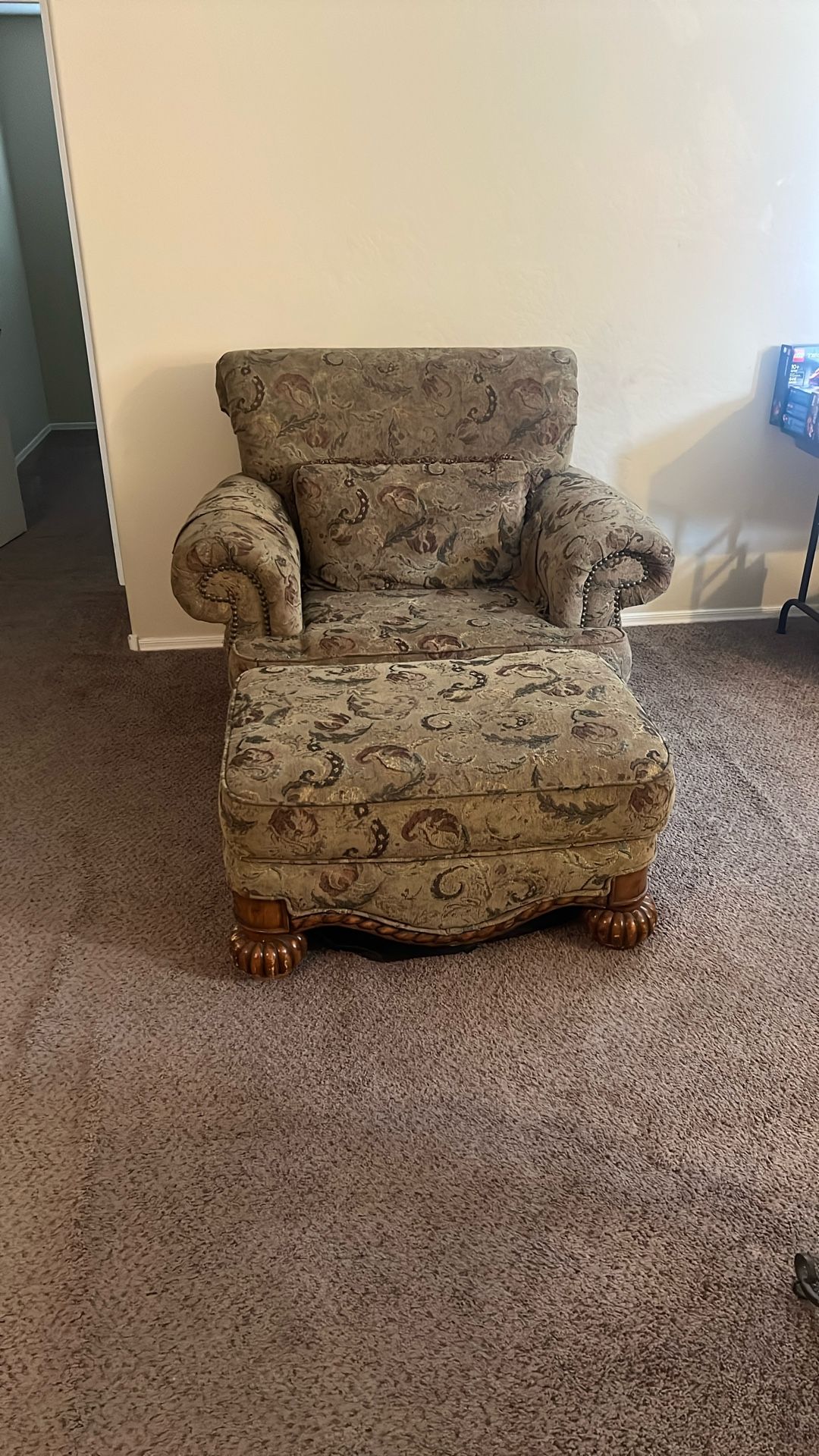 Sitting chair and ottoman