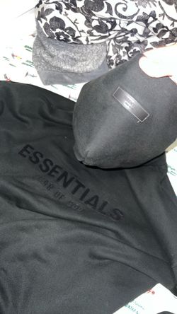 Essentials Hoodie / Zip up