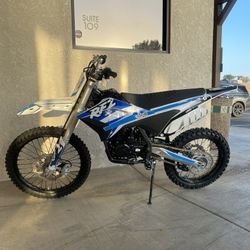 250cc  Dirt Bike 5 Speed Electric Start 65 -70 MPH At Turbopowersports $2400  OTD 