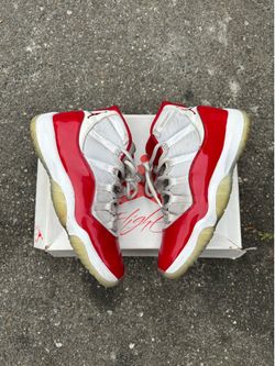Jordan 11 cherry size 10 no box