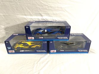 Mint condition in the cases (Maisto) brand scale 1/18 diecast Lamborghinis toy cars