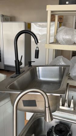 Sink 32” with faucet included glacier bay