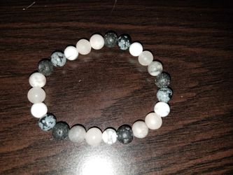 Stretchy beaded bracelet