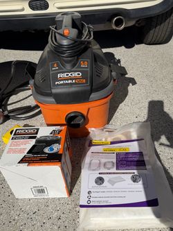 Rigid ShopVac 4 gal, with extras