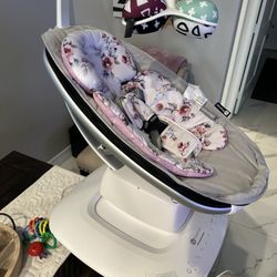 4 Moms Swing 