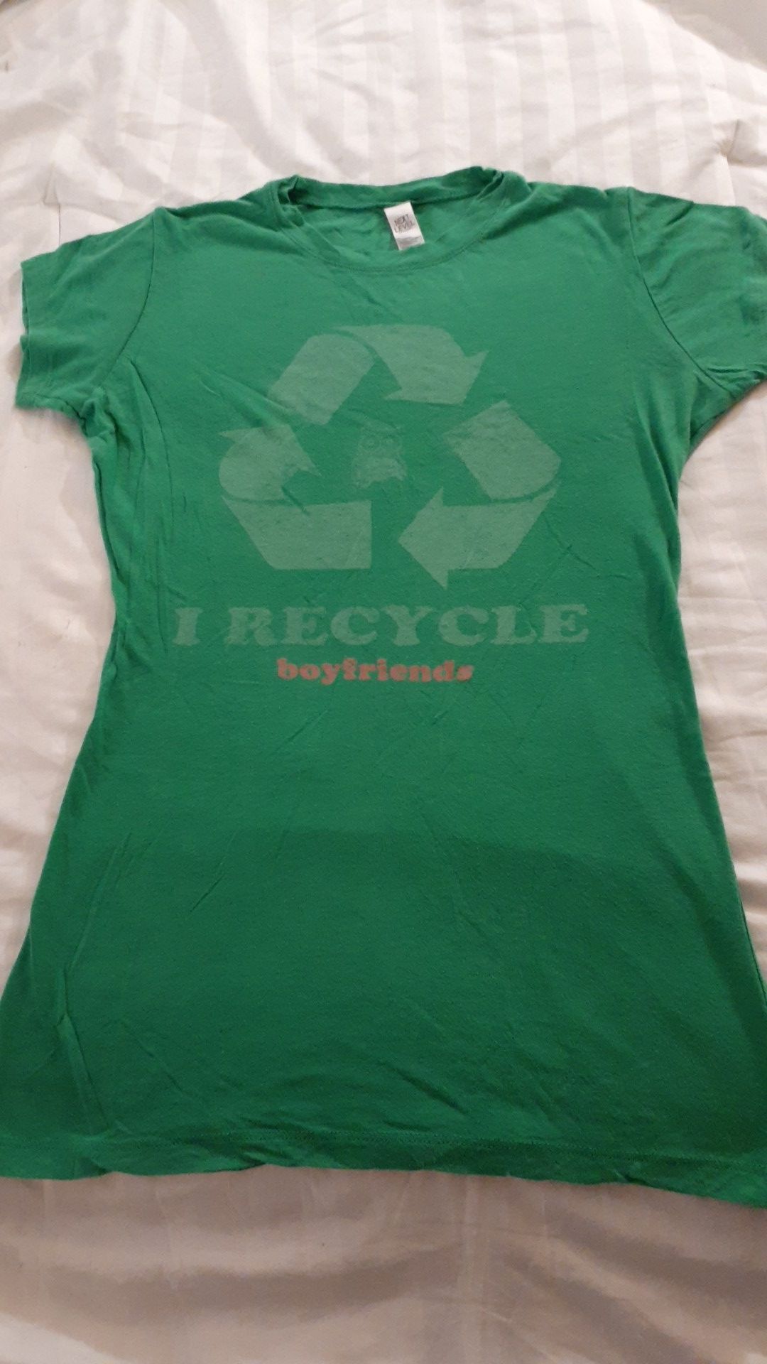 Hooters (Bismarck, ND) I recycle boyfriends t-shirt