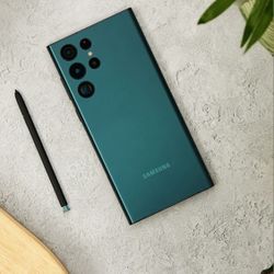 Samsung Galaxy S22 Ultra! Like New/or Trade