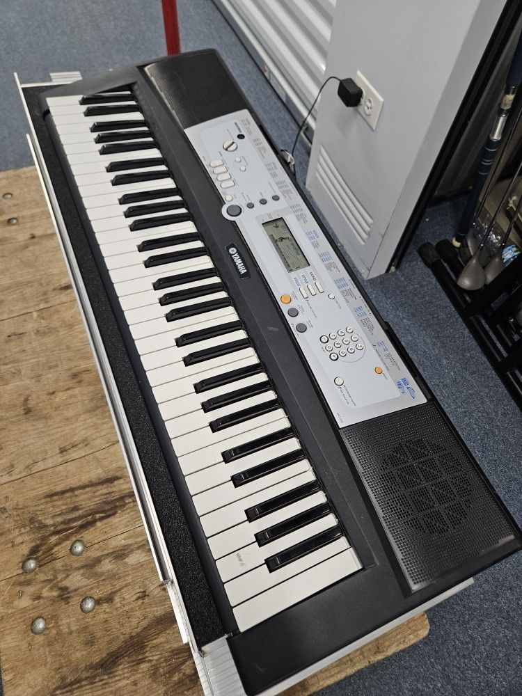 Yamaha YPT-200 61-Key Keyboard 🎹 LCD Display Built-In Speakers