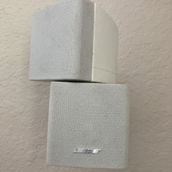 5 CUBE BOSE SPEAKERS