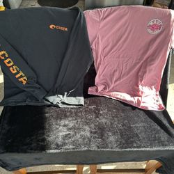 2 T-shirts