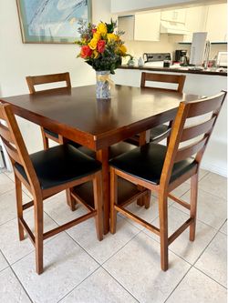 High Dinner table with 4 chairs