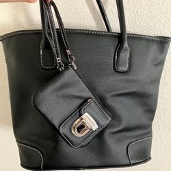 Victoria’s Secret Y2K tote + wristlet 🖤🩷