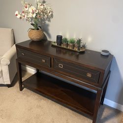 entry room table 