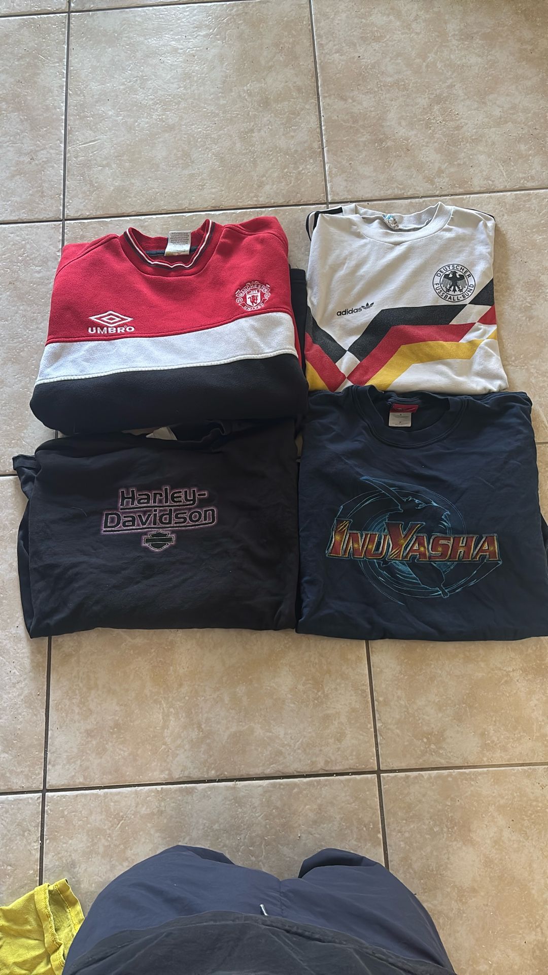 BUNDLE OF VINTAGE TEES!!!! trying To Move Fast!