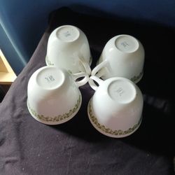 Vintage 4 Corelle Corning Crazy Daisy/Spring Blossom coffee cups.,