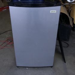 Magic Chef Mini Refrigerator $40 OBO!! 