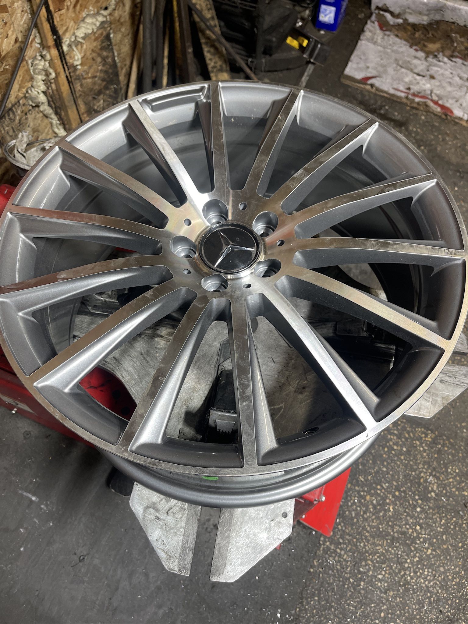 20” Mercedes Wheel Like New