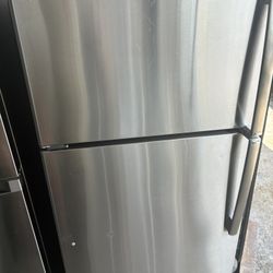 REFRIGERATOR GE 28” Stainless Steel