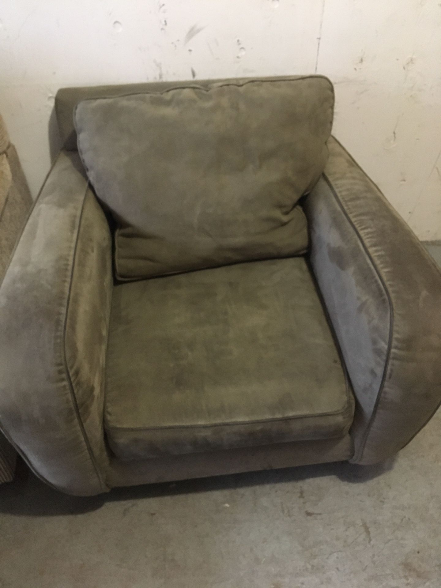 Bauhaus Suede Loveseat 