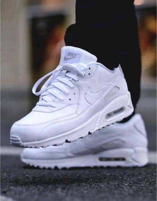 Nike Air Max 90 Triple White (CN8490-100)
Fits like Men's Size 11-11.5