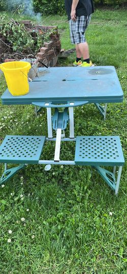Picnic table foldable