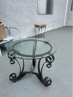 Glass round table 25x25