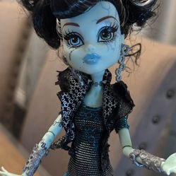 Monster High Ghoul Rule Frankie Stein Doll 