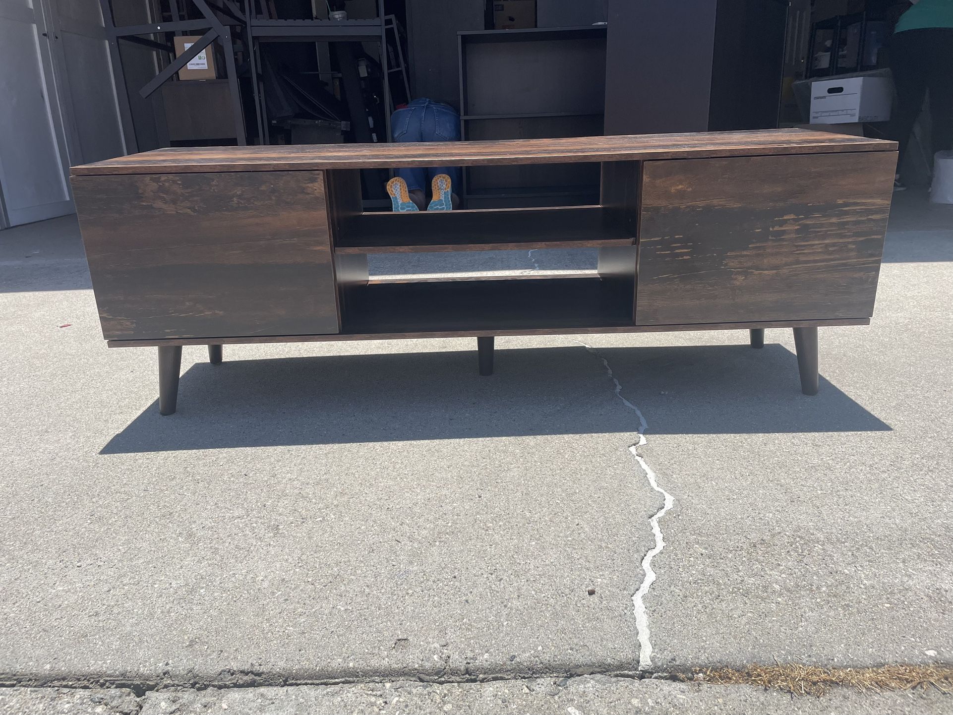 Wooden TV Stand With Shelfs And Cabinets