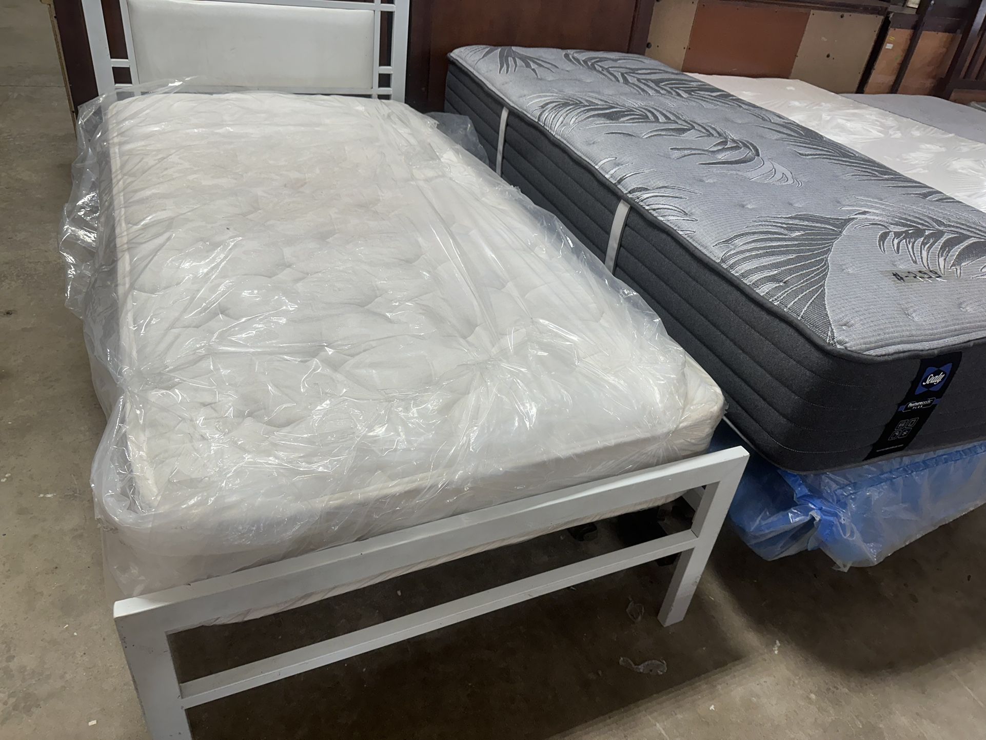 Twin size mattress, and bed