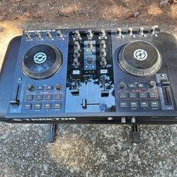 Native Instruments Traktor Kontrol S2