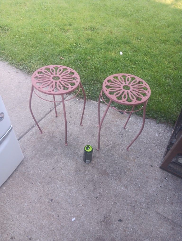 2 Plants Stands